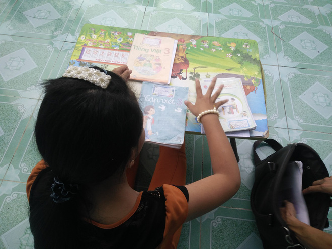tu chung than cho ga hang xom hiep dam be gai 10 tuoi co thai 5 tuan tuoi