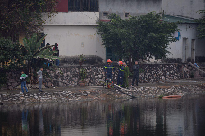 ha noi chay lon tren pho lac nghiep khoi den cuon kin bau troi