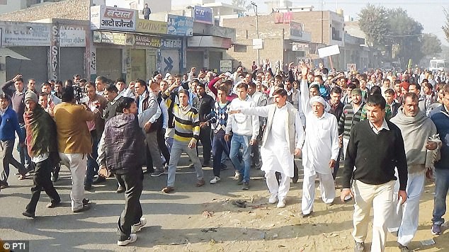 be gai 6 tuoi bi yeu rau xanh cuong buc nhet di vat vao nguoi va tra tan den chet khien du luan phan no