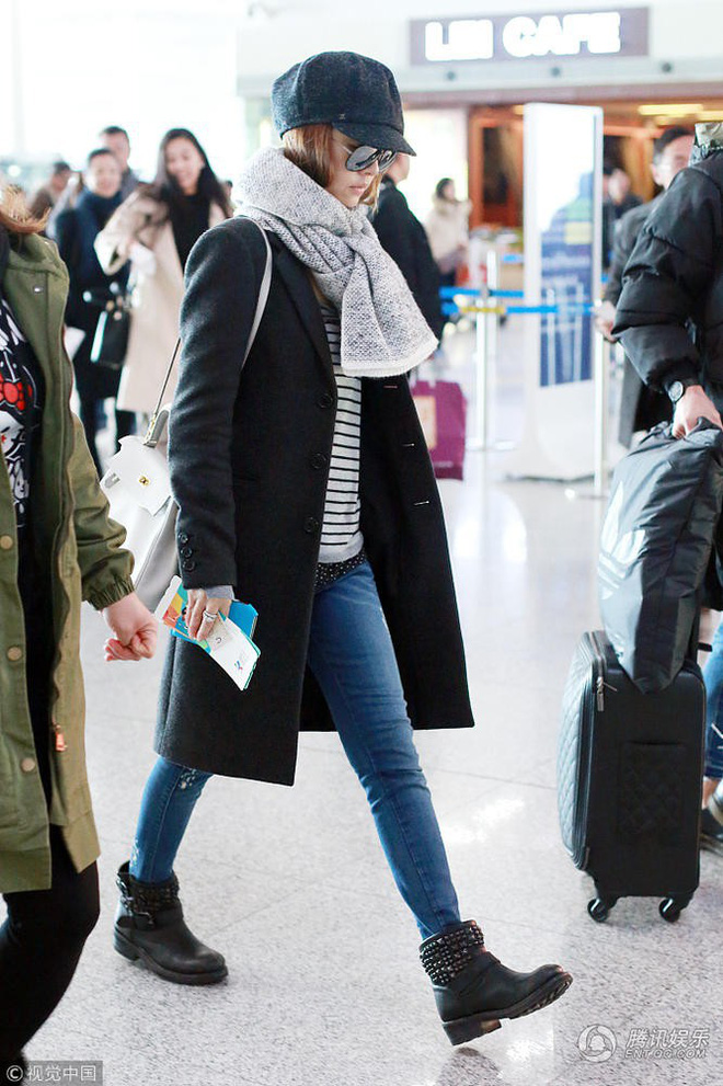 sau nhieu on ao lam tam nhu lai deo nhan cuoi xuat hien o san bay