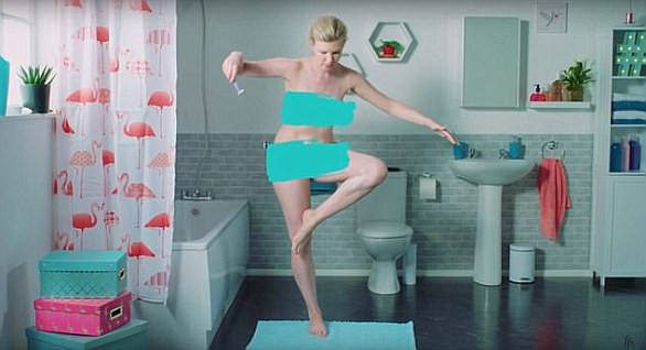 buc anh chup san phu tu tay keo con ra luc sinh no gay bao cac me xuc dong facebook go bo vi nhay cam