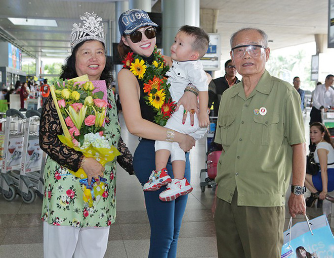 phi thanh van hanh phuc doi vuong mien hoa hau cho me sau khi tro ve viet nam