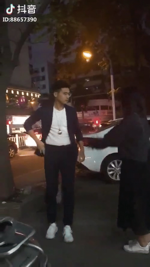 mua dong khong nhan thinh he lo phien ban loi cua trao luu vong tay om gay sot mang xa hoi