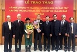 trao ky niem chuong vi hoa binh huu nghi giua cac dan toc cho chu tich hiep hoi hoa anh dao nhat ban