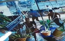 dak lak nguoi dan keo voi xach nuoc lao vao xe tai bi chay cuu tai xe