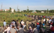 bat doi tuong sat hai xe om cuop tai san giau xac vao bai co phi tang