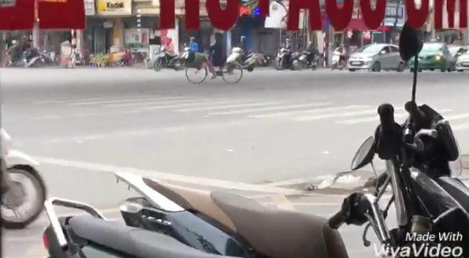 nguoi phu nu co ban tay hu moc tui nguoi dung cho den do o nga tu pho hue dai co viet
