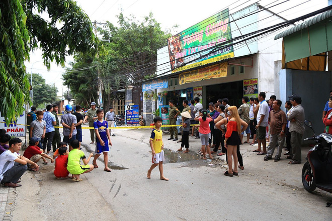 nguoi dan ong nghi bi sat hai vut dau vao thung rac o binh duong