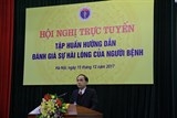 bo y te cham diem benh vien qua cach ung xu voi benh nhan