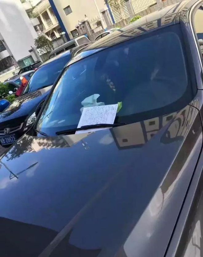 nguoi dan ong ngheo vo tinh lam xuoc xe hoi dat tien va cach ung xu khien ai cung phai nghieng minh ne phuc