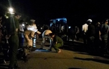 chan xe co gai 20 tuoi giua duong de dua ve nha dung dao de doa roi hiep dam