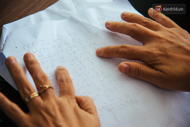 lop tin hoc voi thay va tro deu la nguoi khiem thi hoc choi facebook nghe nhac va doc bao tren may tinh