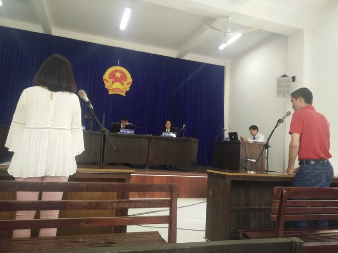 ly hon chong giam doc vi mau thuan tien bac nguoi me lo lang mat con mot lan nua sau 1 nam bi cuop trang