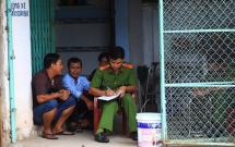 cong an se tien hanh khau vet thuong tai tao khuon mat phan dau nguoi dan ong bi vut trong thung rac o binh duong