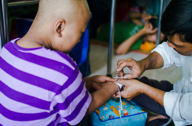 chuye n ve ba c xe om hon 10 nam o va y nuoi con ga i va du a cha u ung thu o sa i go n