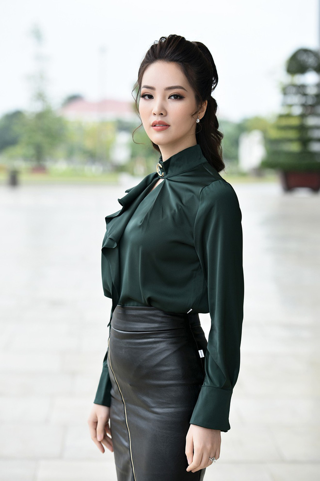 mc thuy van xinh dep ben nha thiet ke do trinh hoai nam