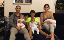 ban gai ronaldo khoe kheo vong mot quyen ru sau sinh