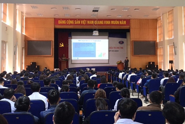 ung dung xa tri proton va hat nang trong dieu tri ung thu tai viet nam