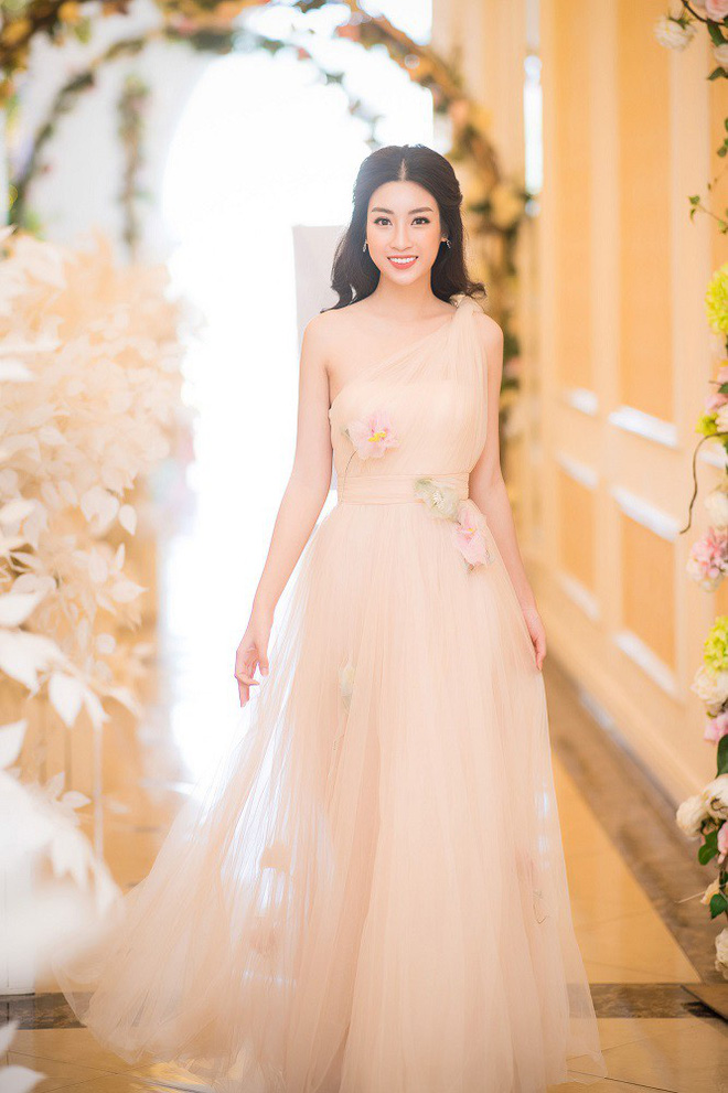 hoa hau my linh dep mong manh nhu nang lo lem du troi ha noi lanh cat da