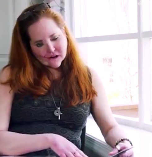 da tung rat xinh dep co gai nay da tu ban vao mat minh nhung khong he hoi han