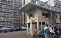 nhan vien dien luc nhay tu lau 10 benh vien cho ray xuong dat tu vong