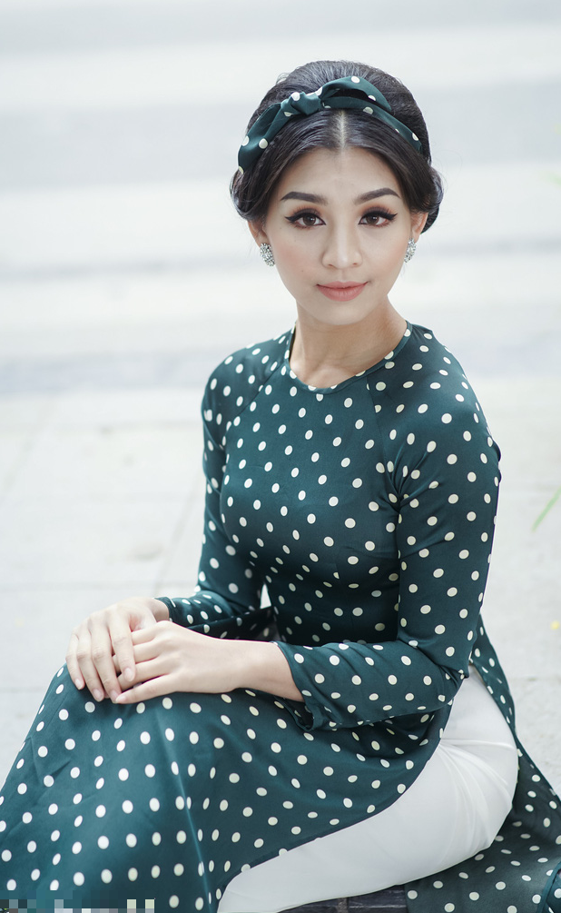 nguoi dep hoa hau hoan vu vn le thanh tu tu khong he co mot e kip nao ho tro