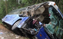 quang nam xe khach huc duoi xe tai cau 2 nguoi tu vong