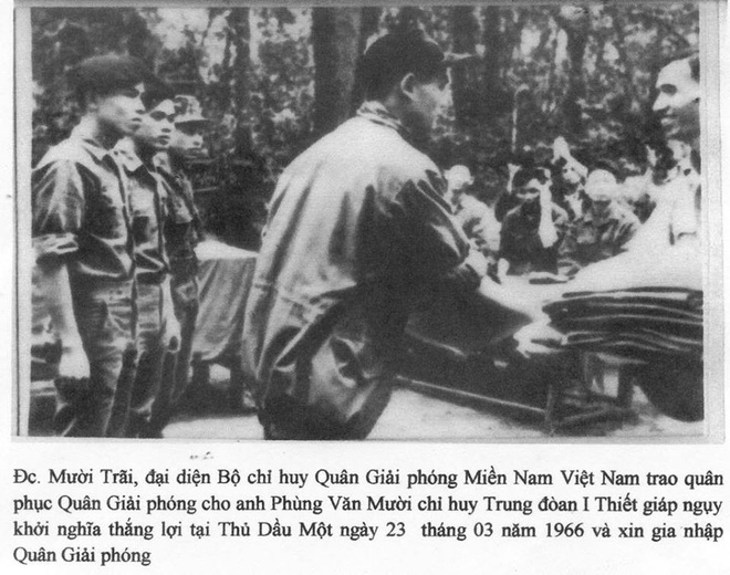 ai la nguoi lai chiec xe tang dau tien cua quan giai phong mien nam