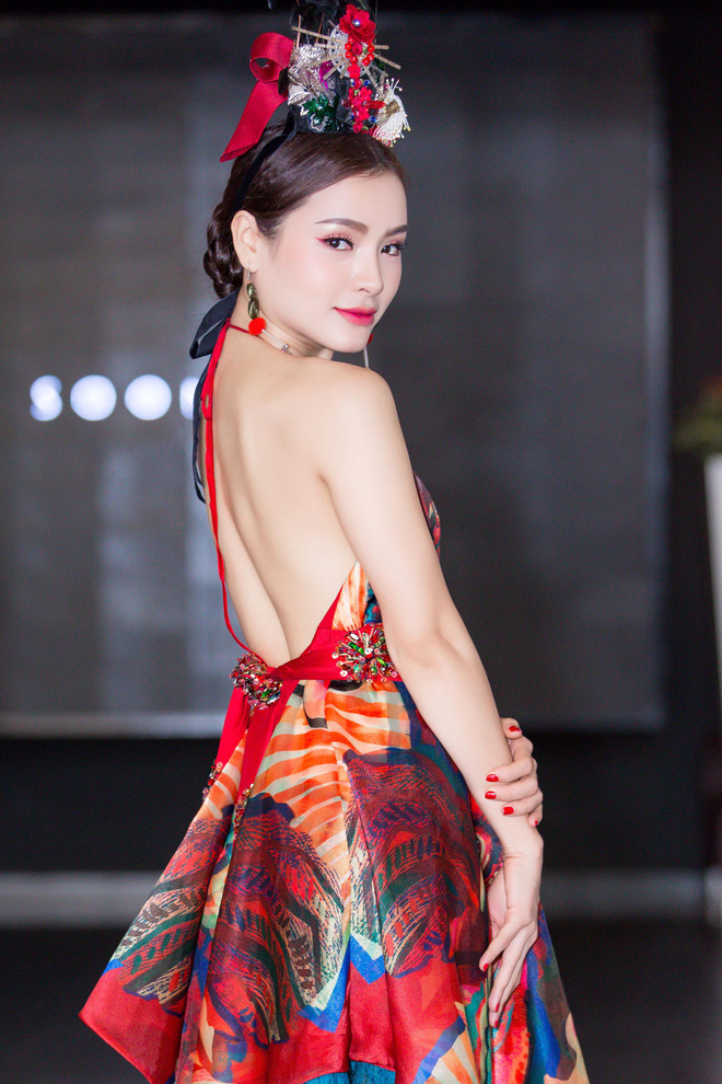 phuong trinh jolie lung tran nong bong chi tien khung tang qua fan