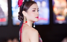 phuong trinh jolie lung tran nong bong chi tien khung tang qua fan