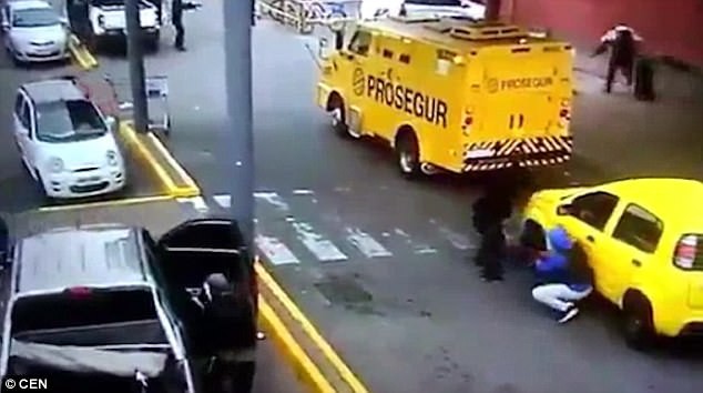 clip toan cuop na sung cuop tien nhu trong phim ngay tren duong pho