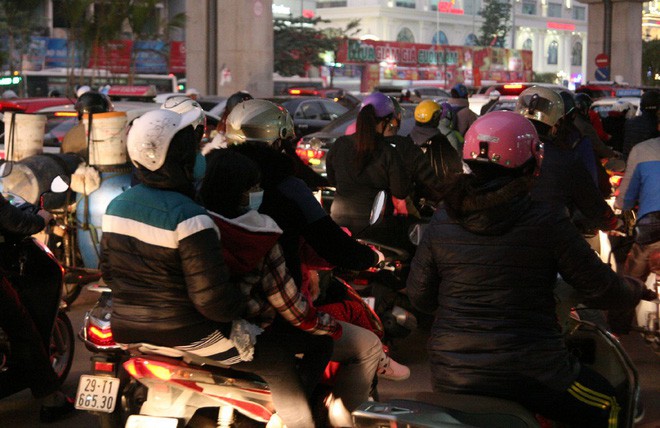 chum anh cac nga duong sai gon va ha noi un tac kinh hoang dem giang sinh