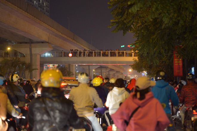 chum anh cac nga duong sai gon va ha noi un tac kinh hoang dem giang sinh