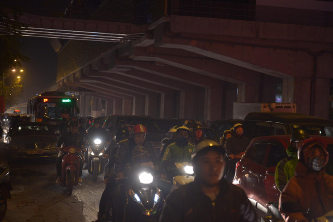 chum anh cac nga duong sai gon va ha noi un tac kinh hoang dem giang sinh