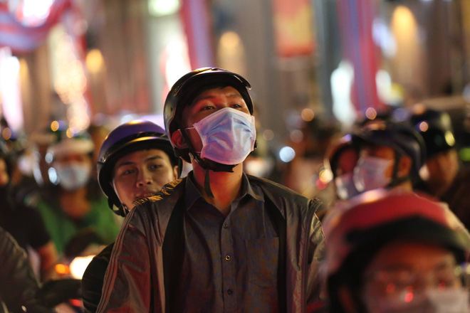 chum anh cac nga duong sai gon va ha noi un tac kinh hoang dem giang sinh