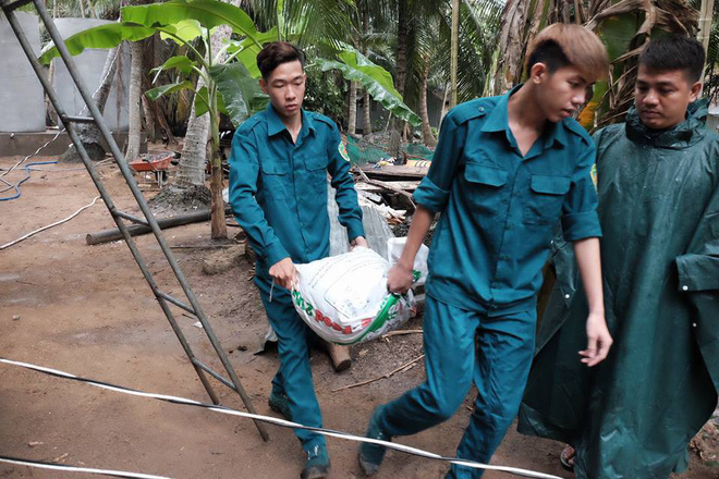 bao tembin ben tre bat dau mua lon nhieu nguoi bo len thanh pho tranh bao