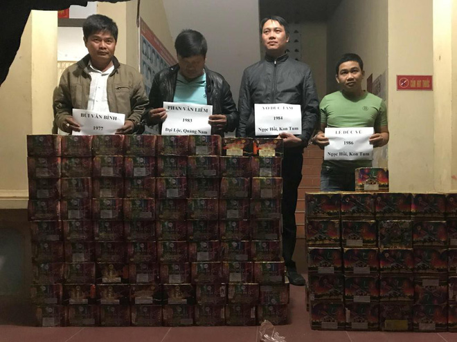 bat xe ban tai van chuyen gan 12000 qua phao di tieu thu trong dem