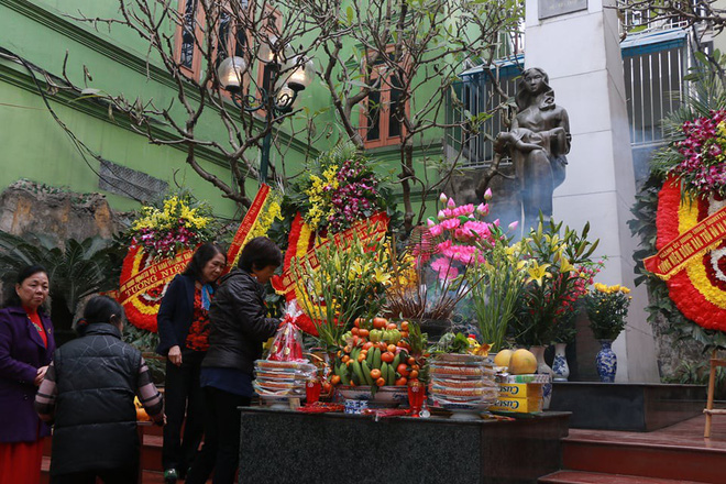 45 nam sau tran bom rai tham o kham thien ky uc dam nuoc mat cua nguoi chong mat vo khi vua dam cuoi duoc 2 ngay