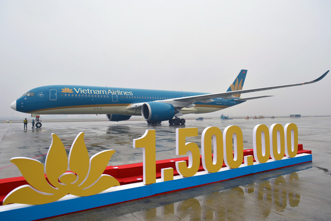 vua xuong san bay hanh khach ngo ngang khi duoc tang hoa chup anh vi la khach bay thu 94 trieu