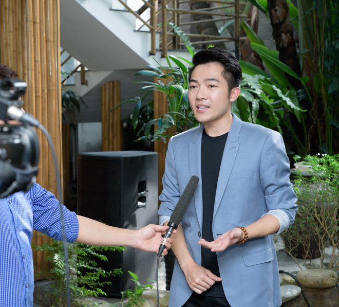 ngoc tran khoe ve dep dam chat hue tai su kien