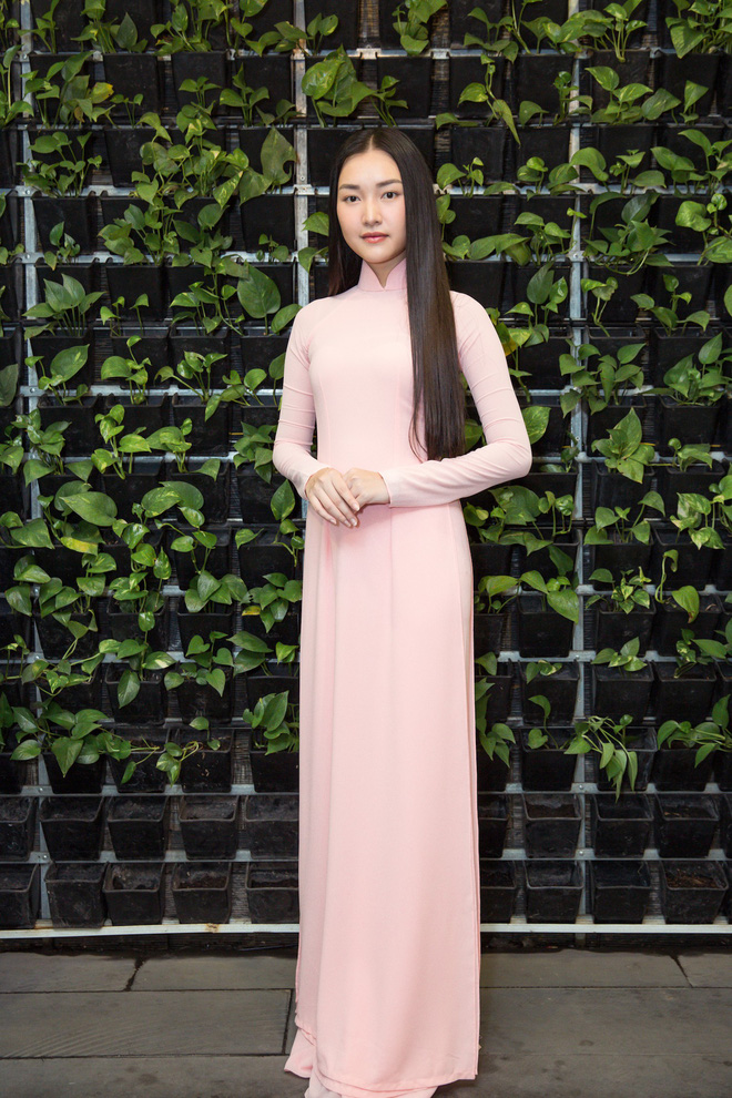 ngoc tran khoe ve dep dam chat hue tai su kien