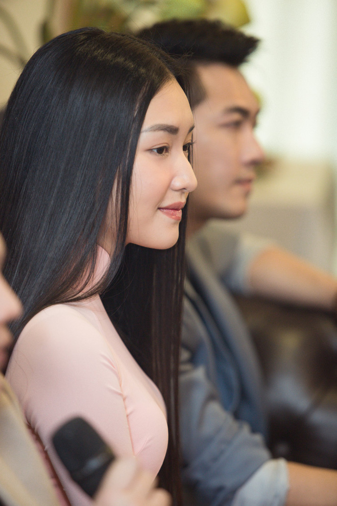 ngoc tran khoe ve dep dam chat hue tai su kien