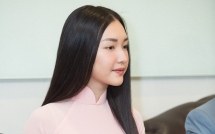 ngoc tran khoe ve dep dam chat hue tai su kien