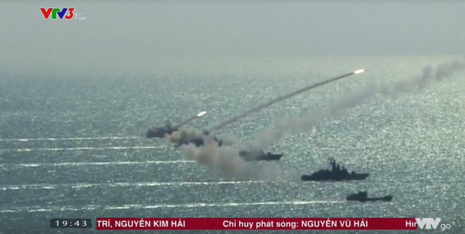 dang sau vet khoi ten lua tu tau ngam kilo viet nam loi tuyen cao hung hon tren bien dong