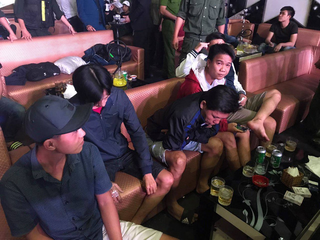 phat hien hang chuc dan choi duong tinh voi ma tuy nhay nhot dien cuong trong tieng nhac