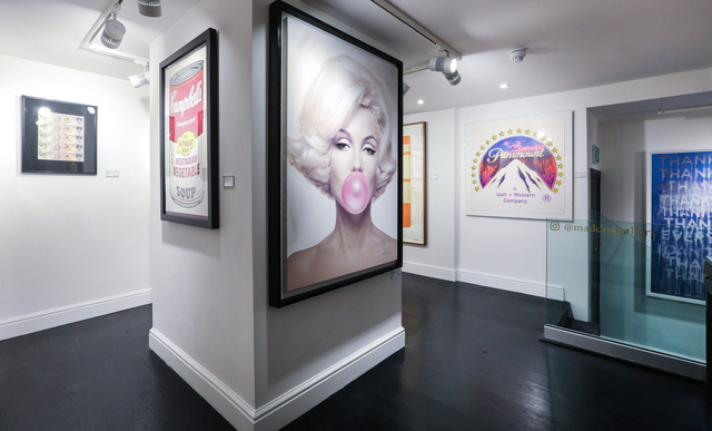 thi truong ban tranh hang tram trieu usd va nhung bi an sau do