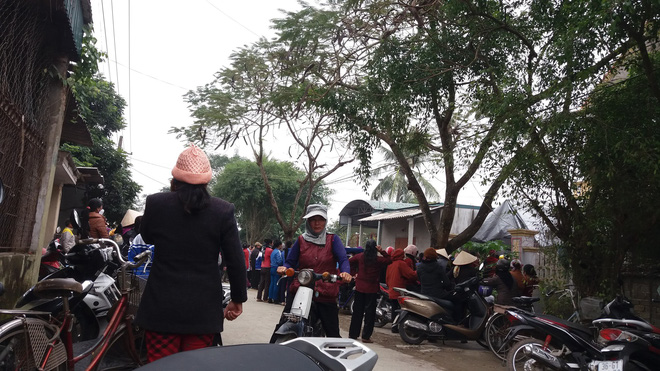 hang nghin nguoi tien dua 3 me con bi chong sat hai trong dem o thanh hoa