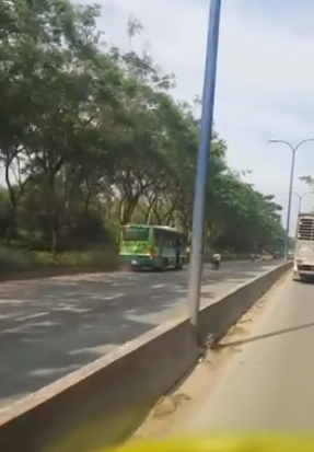 xon xao clip xe buyt di nguoc chieu tren duong pho sai gon