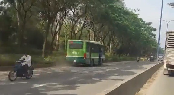 dinh chi tai xe va phu xe dieu khien xe buyt chay nguoc chieu tren duong pho sai gon