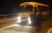 clip mang hung khi len duong cao toc chan xin tien roi livestream khoe facebook nhom nam thanh nien bi chi trich du doi